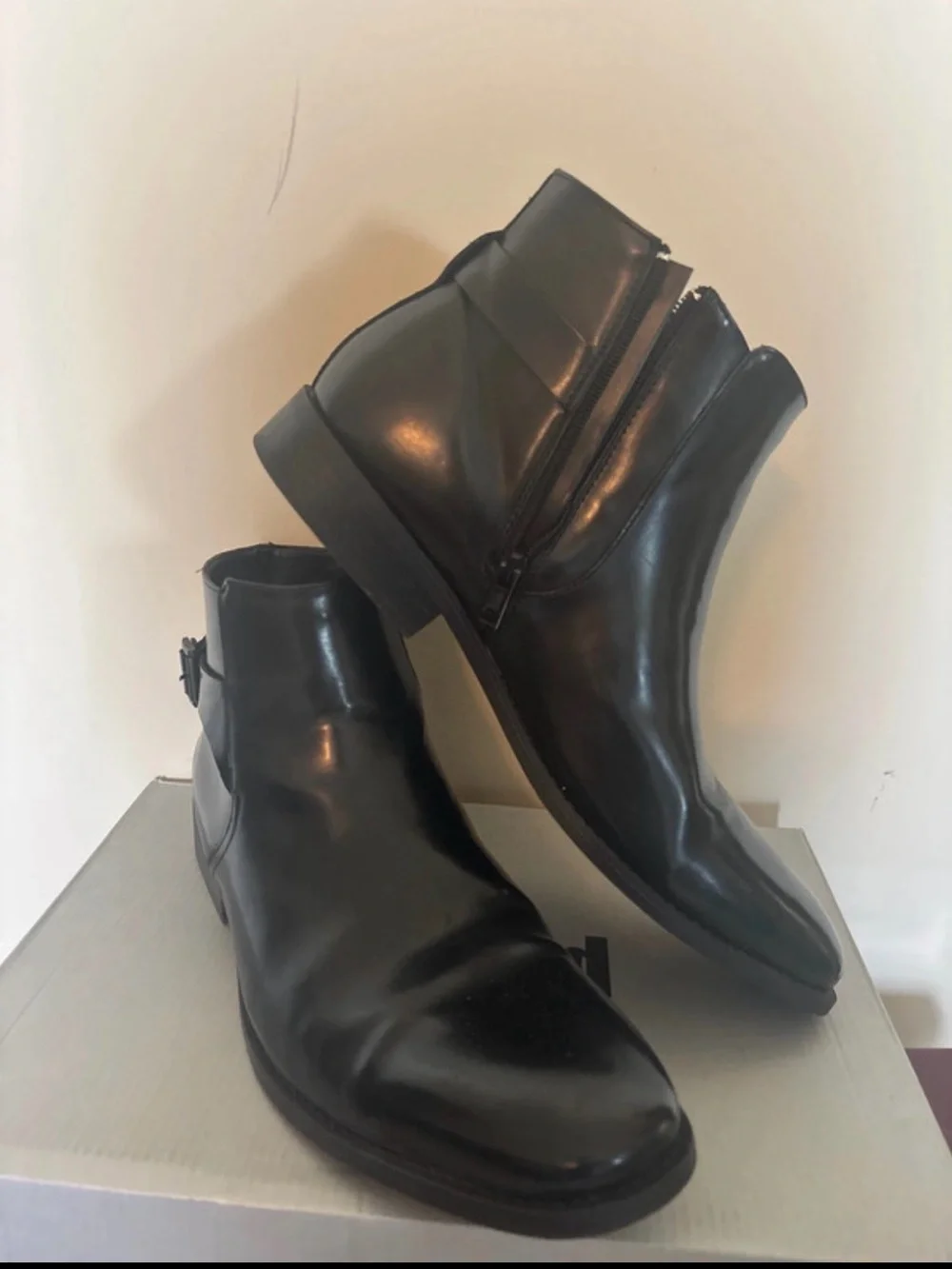 Kenneth Cole polished black